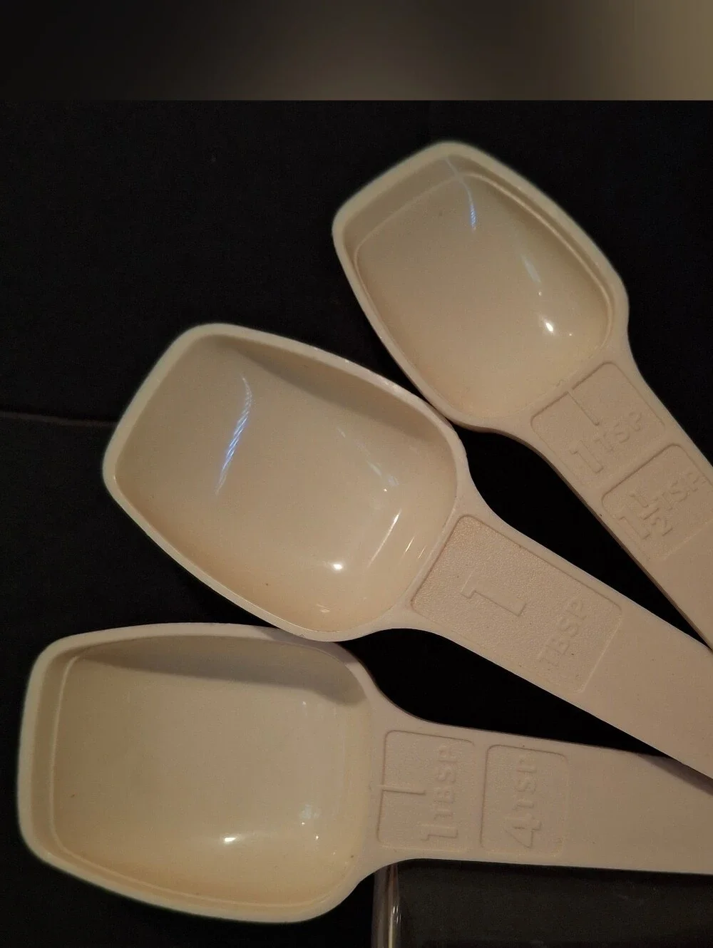 Vintage Tupperware Measuring Spoons Nesting Cream Color With Ring Set Of 7 EUC